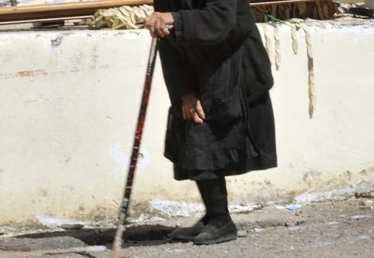 Χαλκίδα: Τα έβαλε με τη λάθος γιαγιά στο λάθος σημείο – Την πάτησε άσχημα ο επίδοξος ληστής